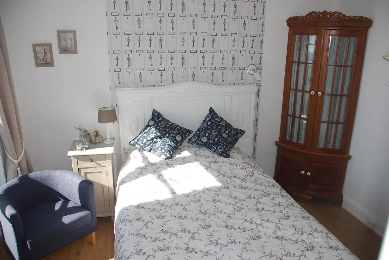 Le Monde Bleu Bed & Breakfast Neuf-Eglise France