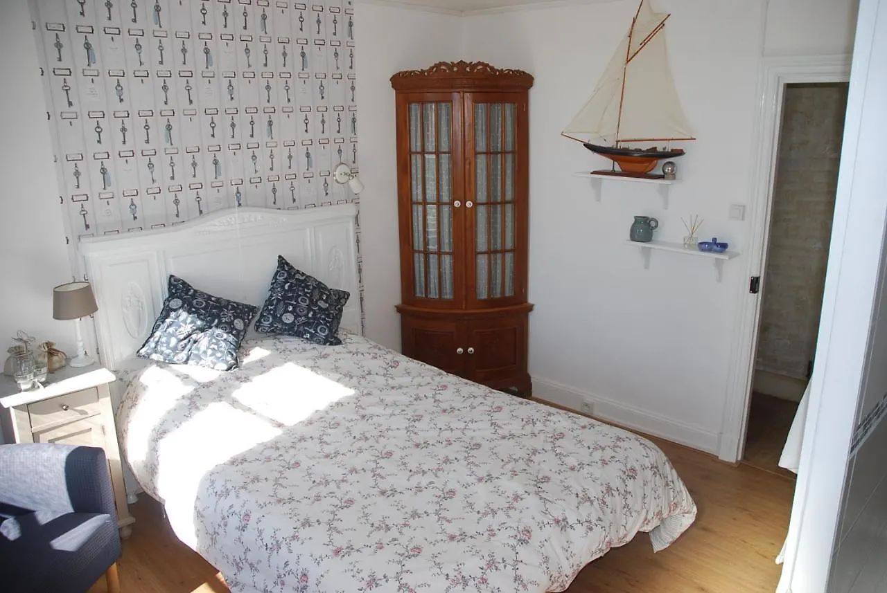 Le Monde Bleu Bed & Breakfast Neuf-Eglise 0*,  France