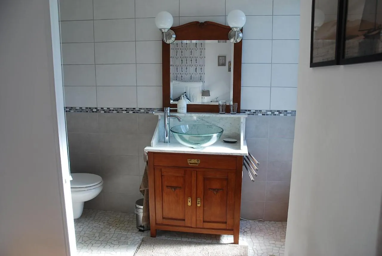 Le Monde Bleu Bed & Breakfast Neuf-Eglise France